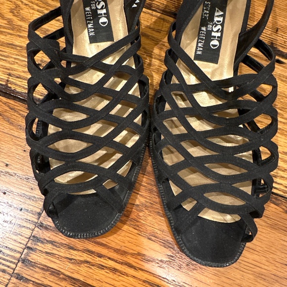 ARSHO FOR STUART WEITZMAN BLACK OPEN TOE SLINGBACK SANDALS WITH LOW CHUNKY HEEL. - Picture 5 of 5